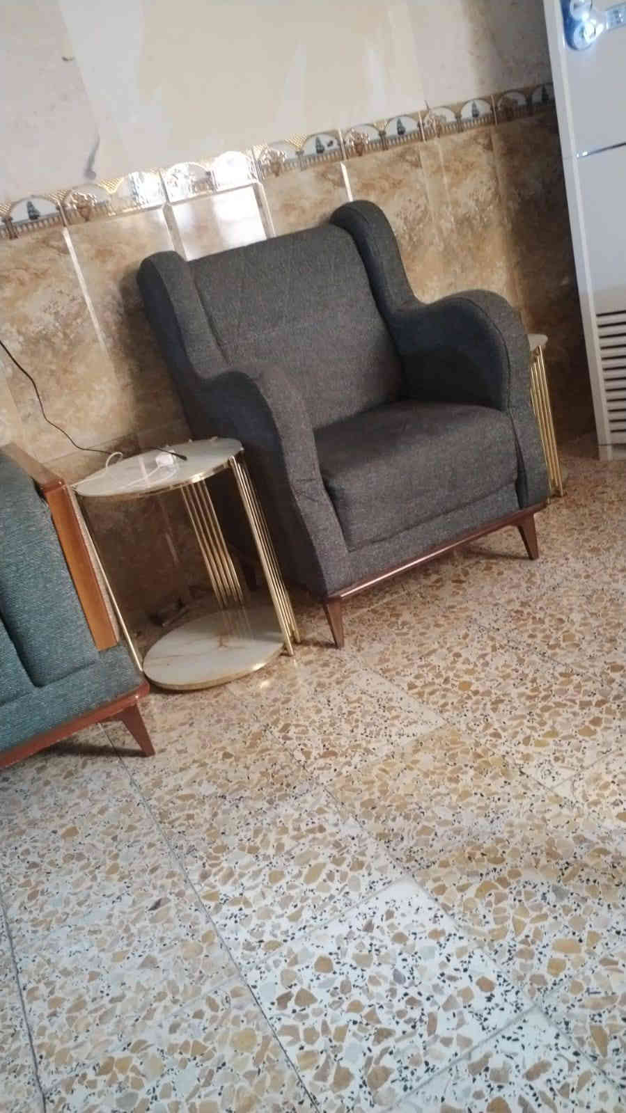 السلام عليكم تخم كامل 10 مقاعد نضيف كلش سعره 700 وبي مجال قليل مكاني بغداد الحسينيه ***********
