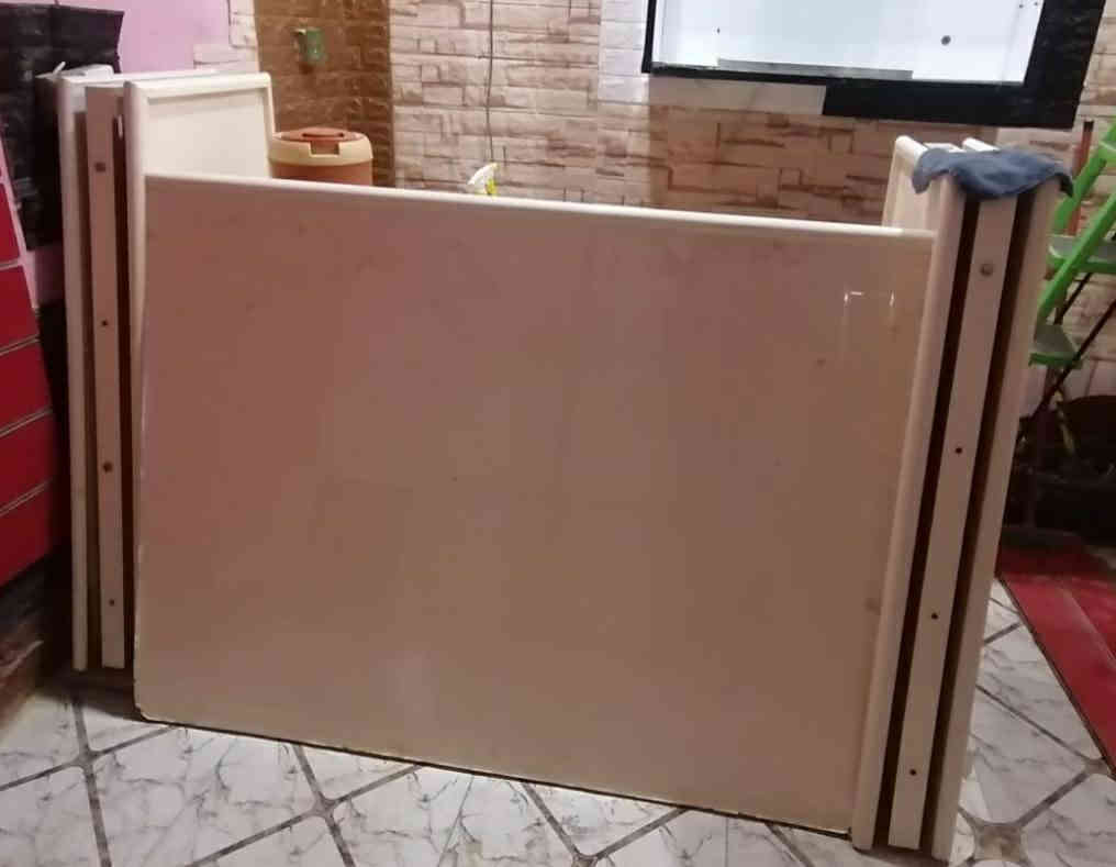 السلام عليكم 
غراض محل موبايلات للبيع 
بوردات لون احمر ٣ قطع كاملات ووحدة نص قطعة 
وميز صيانة للبيع 
بسعر مناسب الي يريدهن يراسلني خاص ويدلل 
او اتصل على هذا الرقم 
***********
