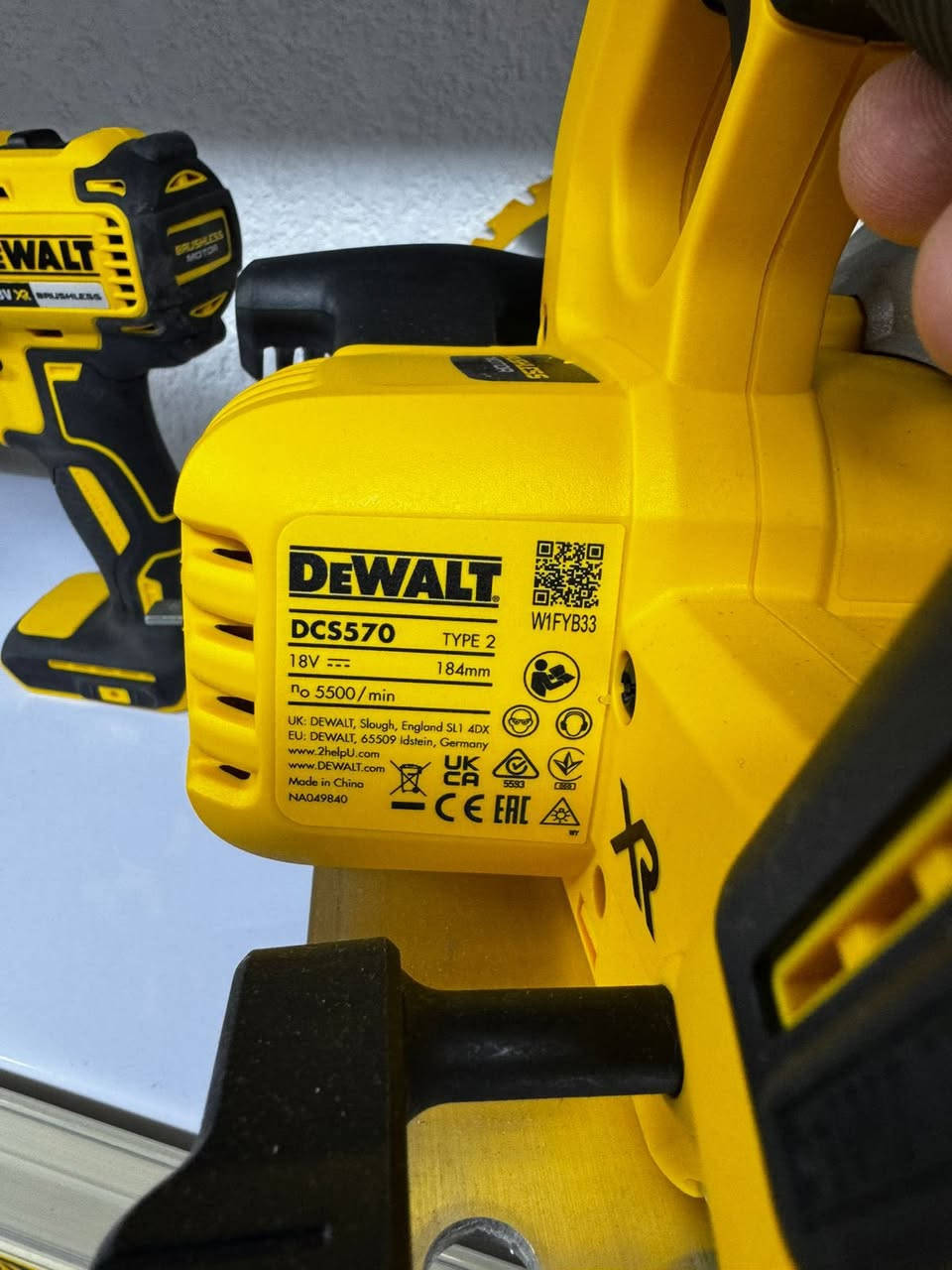 سلام عليكم 
متوفر منشار قرصي من شركه ديوالت بيه مواصفات بريك و كلش قوي برشليس جديد مامستخدم مامخلي بطاريه عليه 
توصيل موجود لكل عراق 
*********** واتساب
