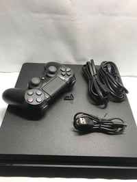 بلايستيشن4 سليم ٥٠٠جيجا • ملحقات كاملة • يد أصلي