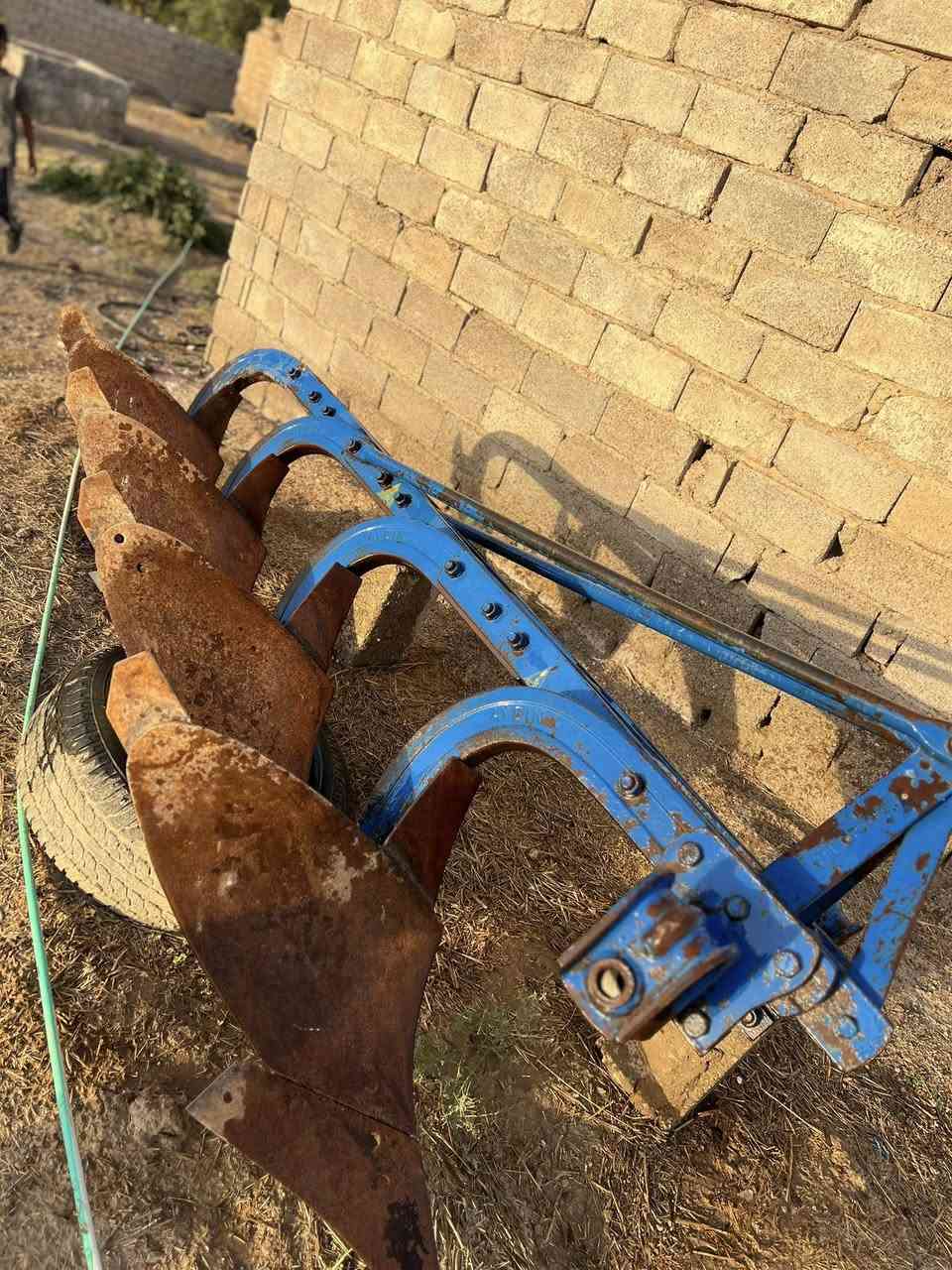ألسلام عليكم فدان ألبير للبيع مكفول من كسر وعواج ولحيم حجم 12ألسعر 2250 وبيه مجال المكان ميسان علي الغربي 
***********الاستفسار
