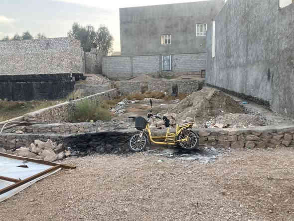 قطعة ارض  تجاوز 180 متر  وجه 8.30م  ومن الخلف 9.20 م ونزال 20 على شارعين الشارع الامامي عرض شارع 6 متر والخلفي 4 متر خلف ام يوسف. سعر 45 مليون 
لاستفسار ***********
