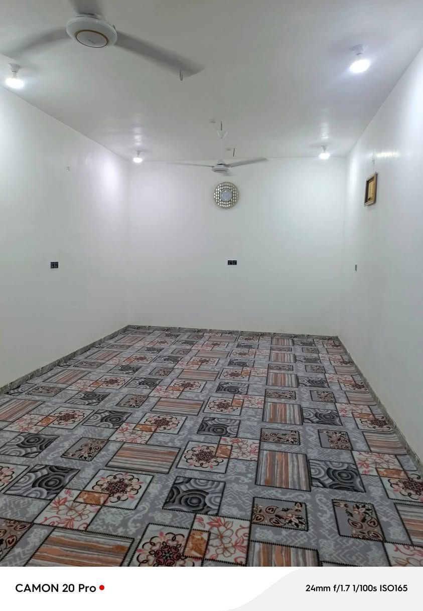 السلام عليكم ورحمه الله وبركاته 
#بيت #في #حي #الحكم قرب شارع الصداقه 
بناء فول درجه اولى طابقين
#مساحه البيت 250متر 
سنه البناء 2025بشهر 8تم تشطيب البيت في الكامل 
عدد الغرف 5
 طابق الاول غرفتين براني 8متر ومطبخ حار وبارد وصاله كبيره وكراج سياره 
طابق الثاني 3غرف كل غرفه 7_ب4
وصاله وصحيات 
بيت جاهز لسكن ودرجه اولى 
الاستفسار أكثر اتصل على الرقم التالي واتساب 
***********
***********
من لديه الرغبه بعرض عقار نوفر لكم المشتري بقرب وقت ممكن
