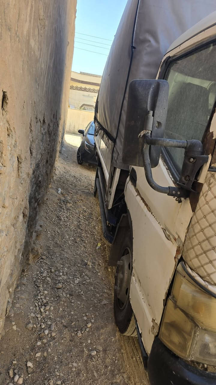 السلام عليكم كنتر ٢٠١٣ لبيع السيارة جاهزة من كلشي محرك كير صدر تخم تاير رقم سليمانية تحويل ثاني يوم سنوية جديدة القمارة بيهة ضربة السيارة جاهزة لعمل كاملة من كلشي السعر اتصل بيك خير ودلل ***********
