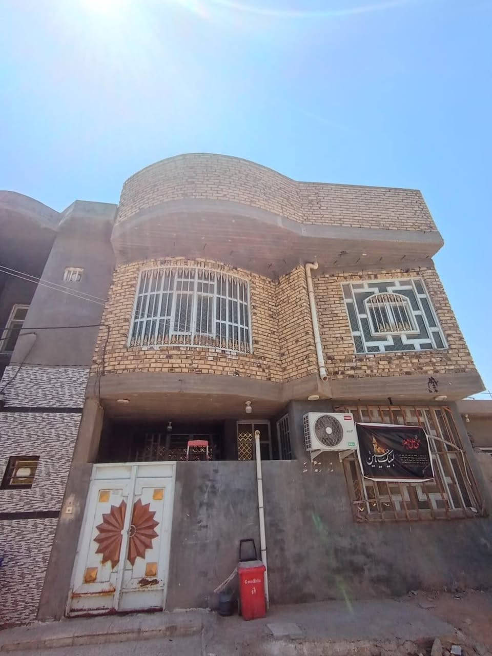 السلام عليكم بيت لبيع ١٠٠ متر حي ميسان زراعي شارع الشيوخ صب طابقين ٤ غرف وصاله واستقبال ومطبخ وصحيات عدد ٣ بناء جديد استفسار على هذا الرقم *********** وسعر ٦٠ وبي مجال
