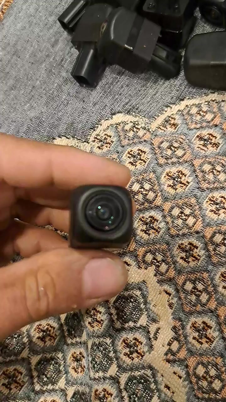 السلام عليكم طلعلي كامرات ٤٢ مالسيارات وفيش ولدات منو يريدهن واتساب ***********
