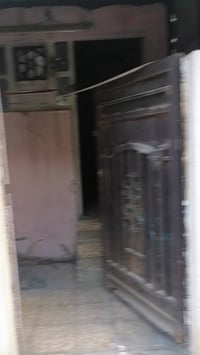 دار للايجار صغيره مساحته 50 متر تقع في ابو دشير بنهاية شارع اسواق رياض...