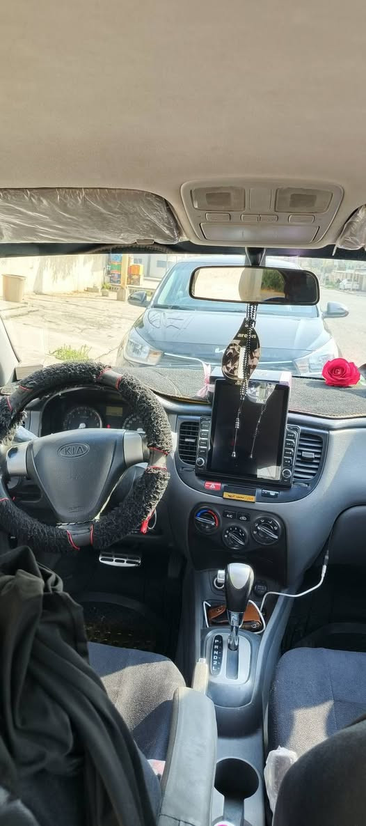 للبيع كيا ريو مديل 9 سياره بسمي بيها 3 قطع تبديل  مكينه 16  جديده مال كصه لاصرف ولا نفخ صالي 10 ايام من شديتها *********** وتساب بي ❤
