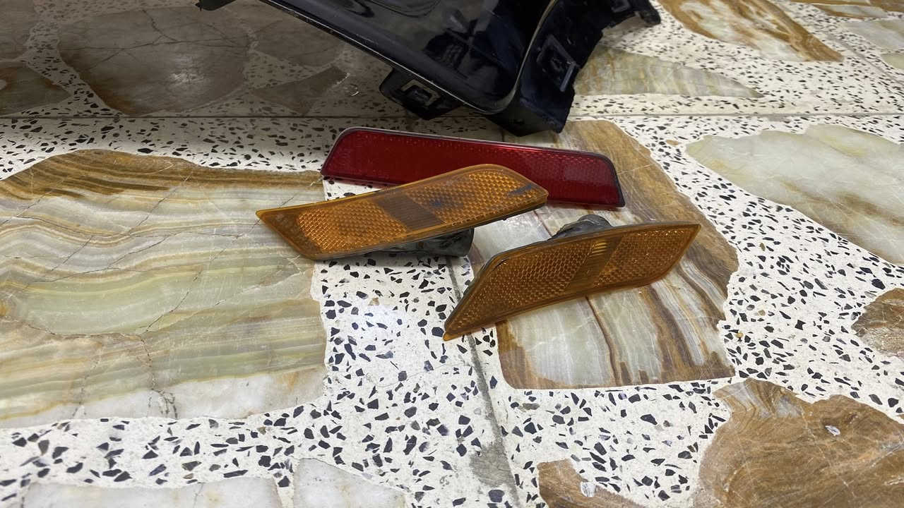 السلام عليكم 
ربع دعامية خلفية جهة اليمين  بلايزر 2019 الى 2025  اصلي تفصيخ بدون كسر
مع الفسفورات سعر 100 الف 
***********
