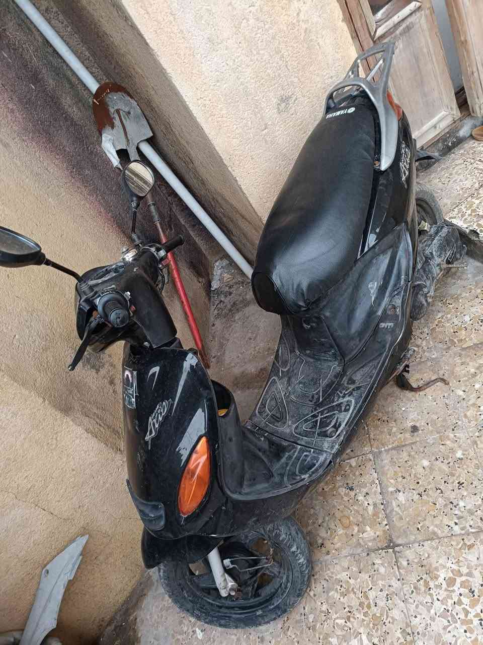 دراجة اكزز الدراجه كلشي مبدل بيها بس كامت وما جفتتها وصار سبوعين متروكه مكاني الكندي 
***********
