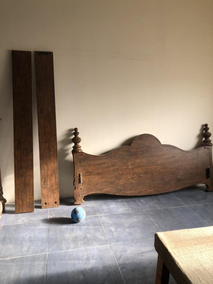 السلام عليكم للبيع بسبب الانتقال غرفة نوم نظيفة تحتوي على كنتور كبير 6 بيبان وجرباية ام نفرين وميز تواليت مجرات موجودة يحتاجلها فقط شد السعر 350 الف بيهة مجال للاتصال ***********
