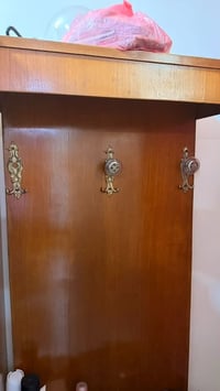 اخشاب عراقية صاج  نظيفة جدا فقط بحاجة الى صبغ فقط   متكونة من  كنتور 5...