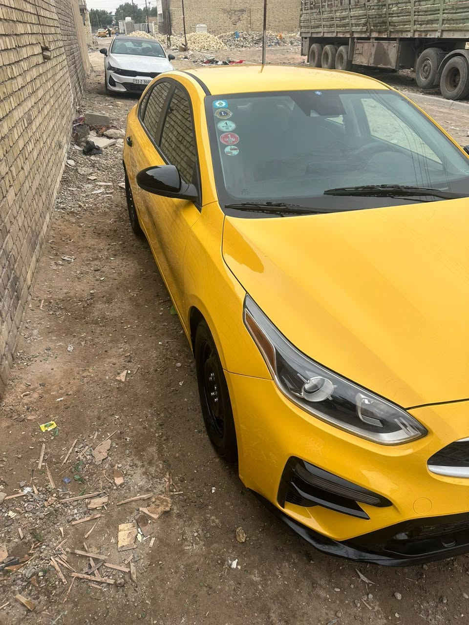 سلام عليكم فورتي موديل 19 وارد كندي رقم الدولي الجديد بمسي تحويل ثاني يوم مواصفات كشنات تدفئه  ستيرن تدفئه قبل كم يوم سويتلها إدامه كامله سياره خير من الله مبدل كير ايتي مفتوحه بيها رواجز محرك 2000 دوش ضربتها جاملغ خلفي وجاملغ إمامي بدون داخل بل عراق ***********
