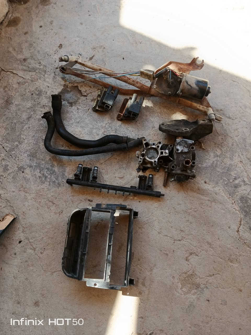 السلام عليكم اغراض سمند للبيع وياهن تنتة لون بيجي نضيفة كلش وياهن جامات مال اربع بيبان وماطورات بيبان مكان بغداد التواصل ***********
