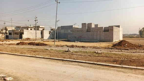 السلام عليكم أرض للبيع تقطيع ابو فهد المساحه 70 متر خدمات فول تبليط ماء كهرب أرض زراعيه بيها وصل بلديه للاستفسار اتصل على الرقم
 ***********
***********
