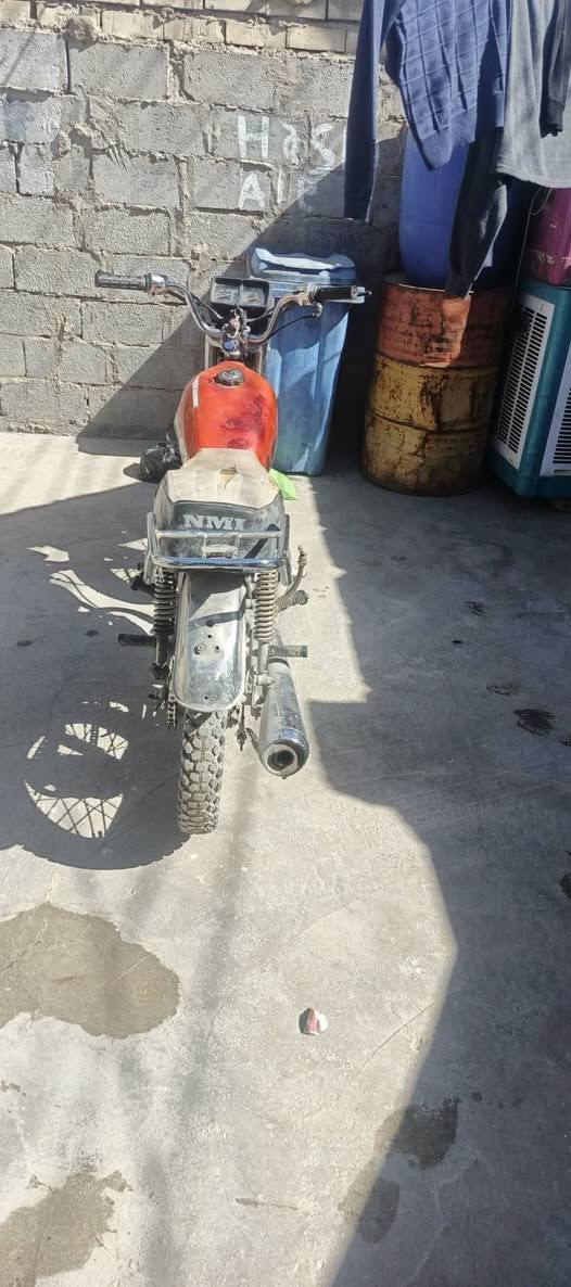 السلام عليكم مرخصة صاحب الگروب هاي 4 گير للبيع موديل 20 اوراقها اصولي و بأسمي كل النسخ اصليه ورقه ماناقصات شوفت عينك على وضعها لاغسل ولاترتيب الضفيرة كامله ومابيها اي واير نقص المازده ال امامية گلوبها محترك بدون بگ لايت بدون اشاير كابريتة جديده لوك توني شادها ال اصليه مفتوحه من دراجه المكينة مالتها بيها تبخير يحتازلها تجفيت مامتواجد بلفيس واتساب فقط مكاني كربلاء حي العامل وهاذا رقمي ***********
