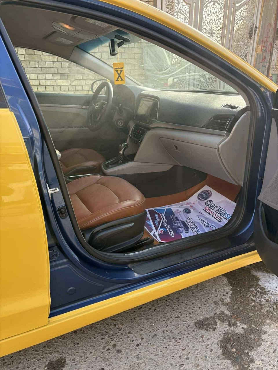 سلام عليكم عارض سياره للبيع
انتره موديل ٢٠١٧ حادثها بس الحافه مالت البنيد بدون أي دواخل محرك ٢٠٠٠دوش السياره ليبل واحد حداديه كفاله محرك لاتبخير ولاتنقيص كير أي تي تخم تاير جديد السياره كفاله عامه من المعجون 
العنوان بغداد 
الرقم ***********
