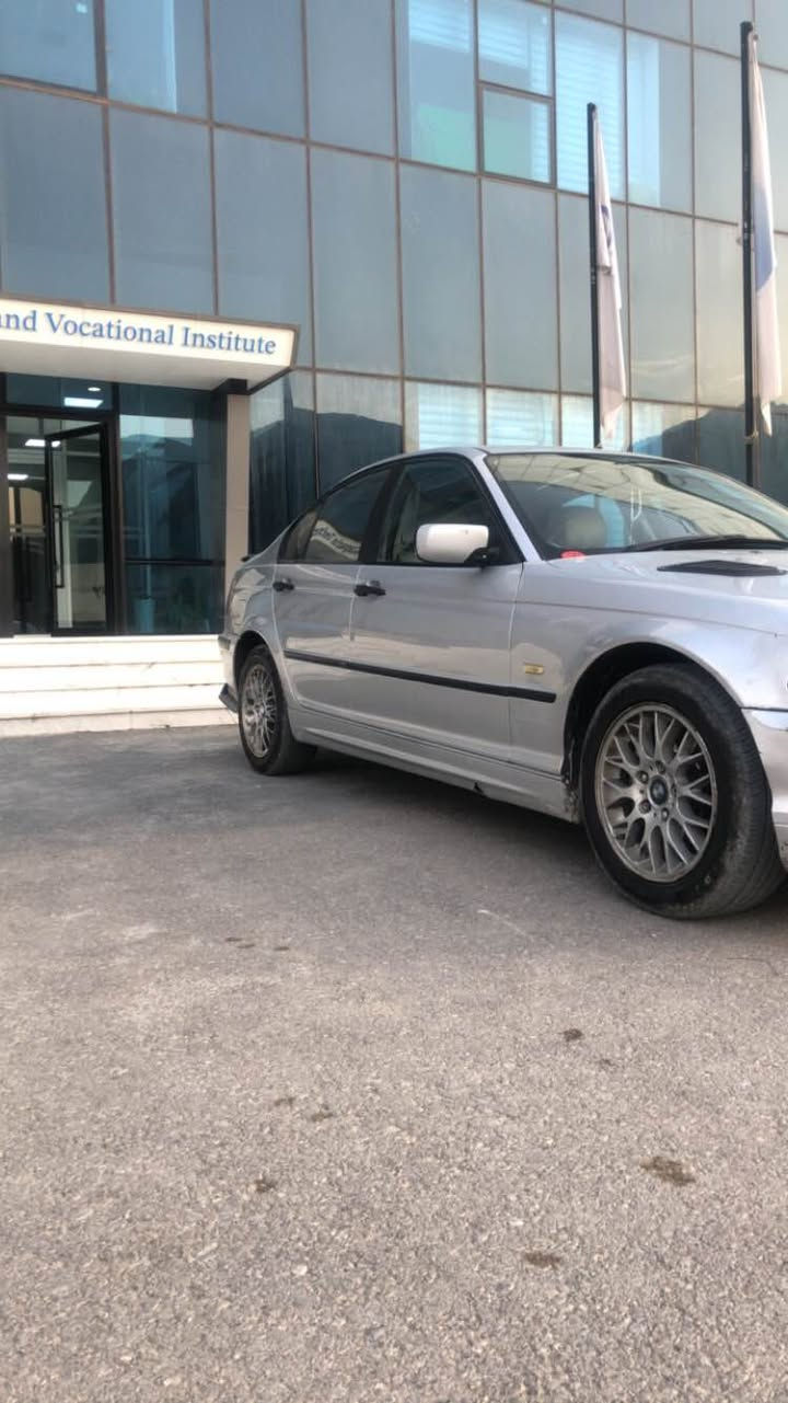 بیئێم ٣١٦ئای ٢٠٠١ گێڕ و مەکینە بیلاد ٤ پستۆن سەیارەکە مەنەفێست ابراهیم خەلیلە گێڕو مەکینەی بەشەرت  پشت پێش ی کامل داگیرەوە بێتەقەو ڕەقە 
*********** رانية, السليمانية
