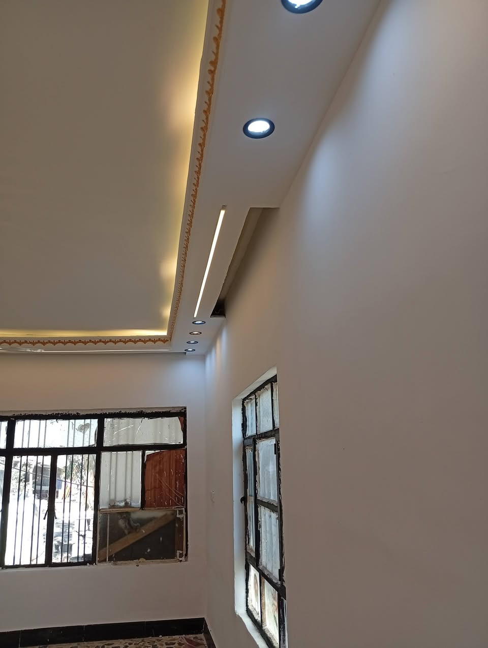 متوفر كادر دكورات سقوف ثانويه واجهات برخص السعار ***********متوفر واتساب
