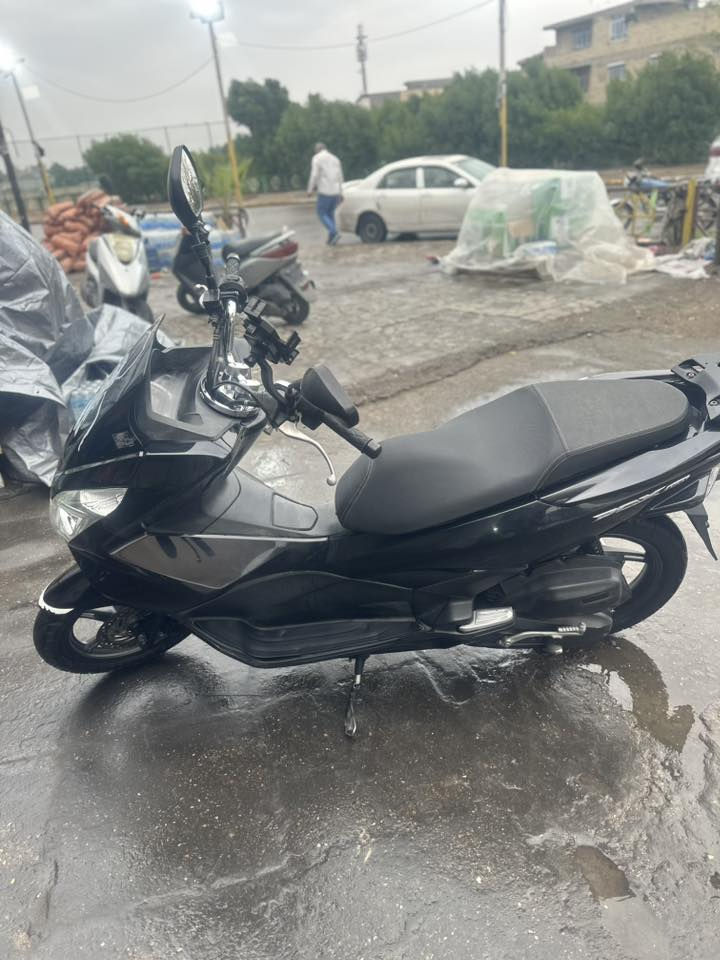 السلام عليكم
بي سي اكس جيل الثاني ياباني  ((هندر))بلادي
مكينه 150 ماشيه 25
صالنصه رياضي صوتهه يخبل مو هوسه
كفرات  مكينه ما مفتوحه الدراجه ما ناقصهه اي شي مكفوله كفاله عامه ***********السعر🔥15قفل
المكان الشعله
