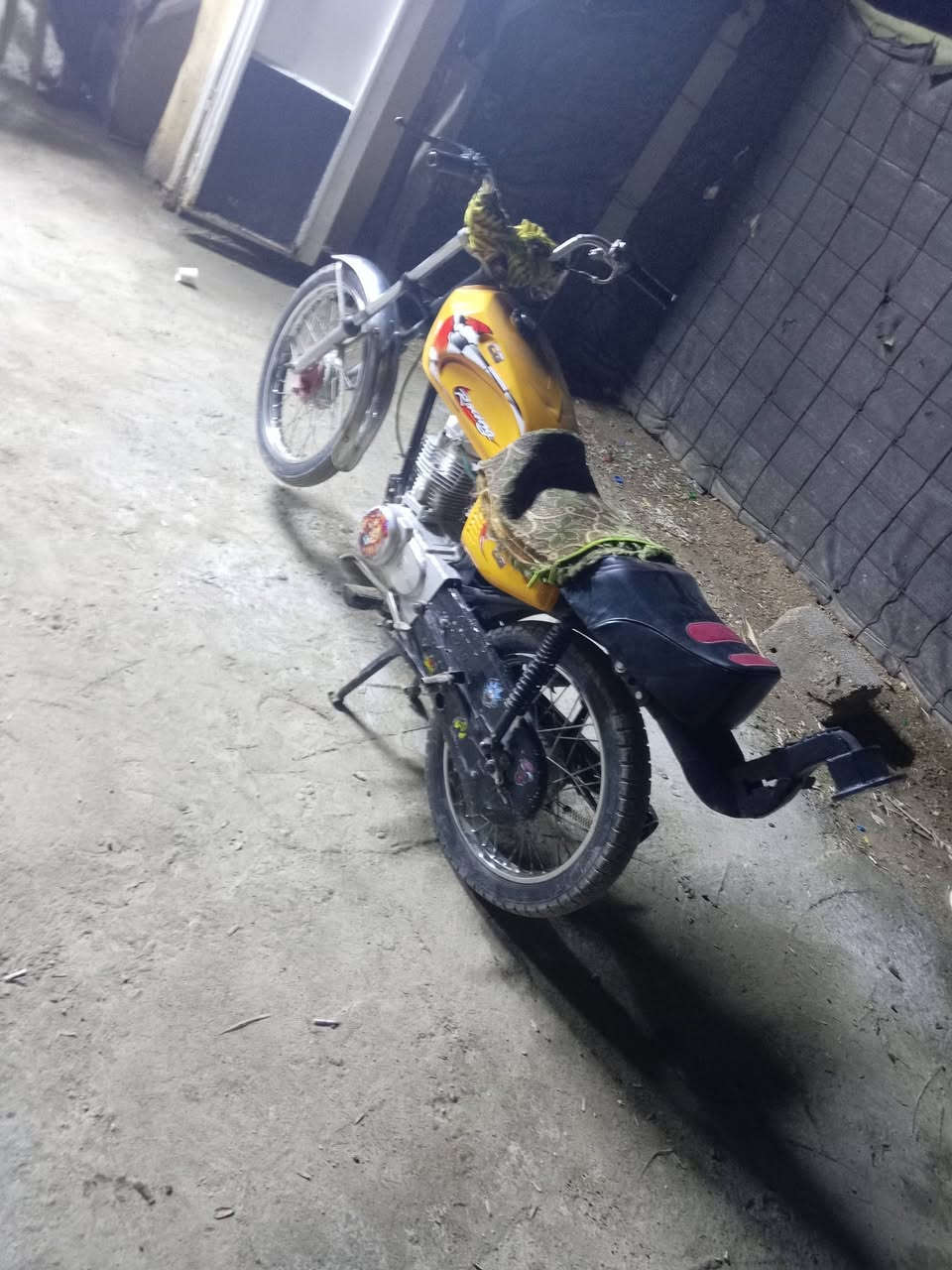 سلام عليكم دراجه للبيع موديل 23 أوراق سكنر شلامجه اصلي مكان بابل جبله سعر 500 وبيه مجال بيه دخانه من لاستيك ولف فقط
