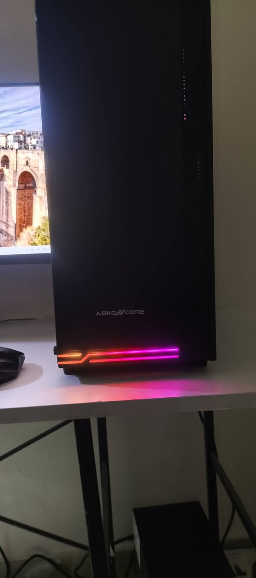 للبيع جهاز PC بمواصفات ممتازة:
• المعالج: Intel Core i5-10400F (6 Cores / 12 Threads)

• كرت الشاشة: NVIDIA GeForce GTX 1660 Super 6GB GDDR6

• المذربورد: ASUS PRIME H510M-K

• الرامات: 16GB DDR4 3200MHz Dual Channel

• التخزين:

SSD NVMe 512GB

HDD Seagate 500GB

• نظام التشغيل: Windows 11 Pro 64-bit

• يدعم: UEFI Boot / Secure Boot / TPM

• اخوان الحاسبه متروكه يعني بعده بجيس شتريده العاب تصاميم كلشي اغلب القطع براندات انطي بيهن ضمان سعره 675 كيس وماوس وكيبورد وقطعه wifi 650  فقط كيس  ها وما تاخذه اله تفحص مكاني بغداد الدورة  

للاستفسار  يرجى التواصل على الخاص. او الاتصال ***********
