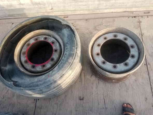 السلام عليكم ويل حرفش بنز واحد ويلين حرفش دسك الزغير مو الجبير وزوج وياله مال راس للبيع مكاني بصره رقم الهاتف (***********) سيد علي
