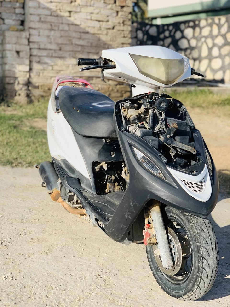 السلام عليكم دراجه جانت شغاله وتركته 4اشهر 
للبيع قيم وخذ بل يرضي الله مكاني حله  
للاستفسار ***********
