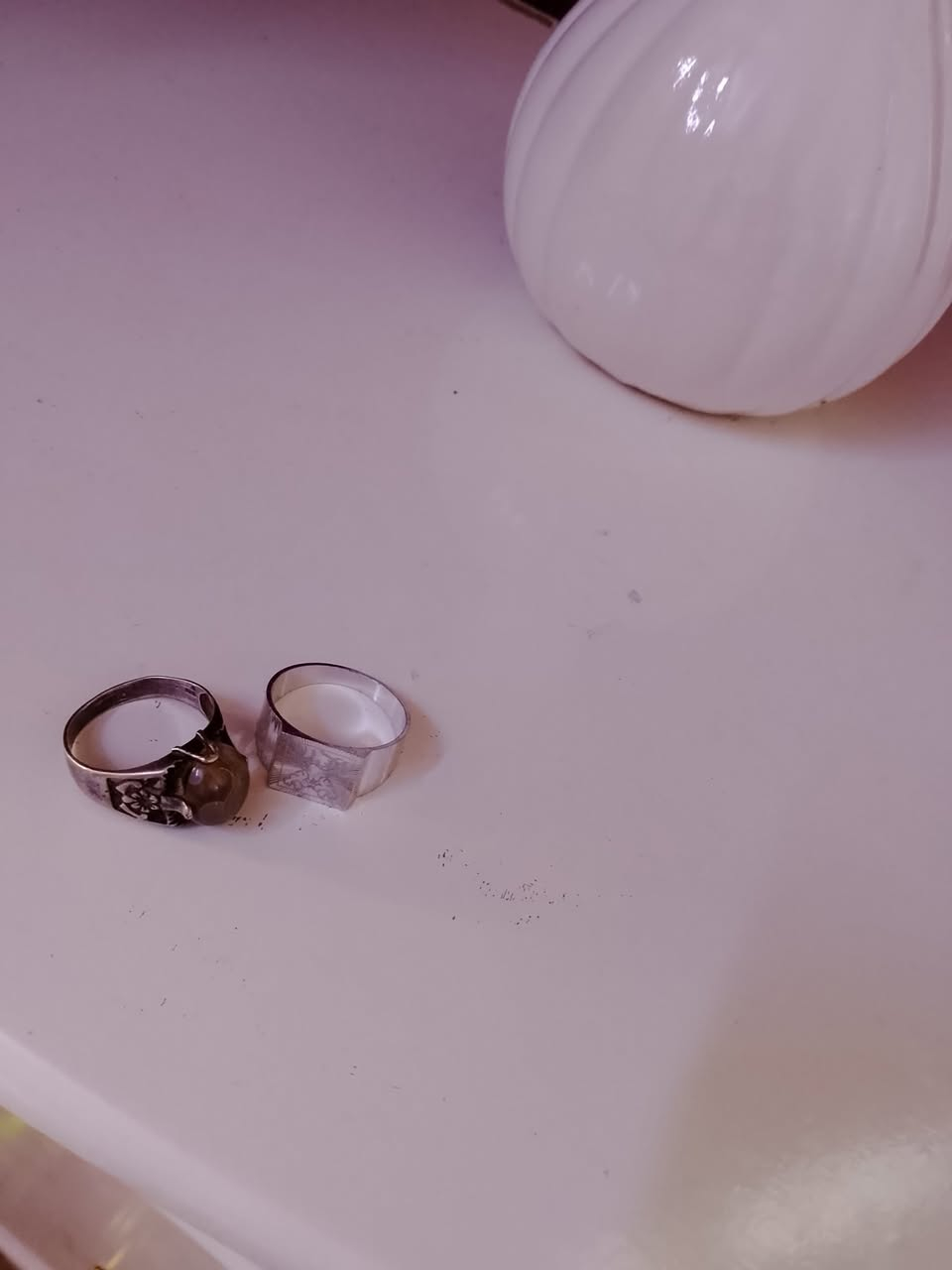 محابس للبيع ثنينهن فضه سعر ثنينهن 35بغداد حي نصر ***********
