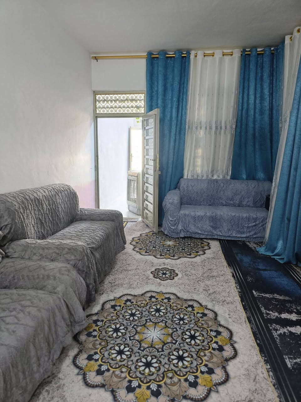 ١٠٠متر تجعيب وبناء بلوك عكاد  فقط المطبخ سقف سندويش يحتوي على غرفه نوم صاله مطبخ صحيات  بدون استقبال سعر 17 مليون. عنوان الدار النجف الأشرف كوفه براكيه مقابل مدرسه الشهيد علي الرماحي عنوان المكتب الكوفة شارع المعمل قرب شارع المطار القديم مجاور صيدليه بلال مقابل صيدليه زحل جوار شارع سيد حبيب 
***********
***********
