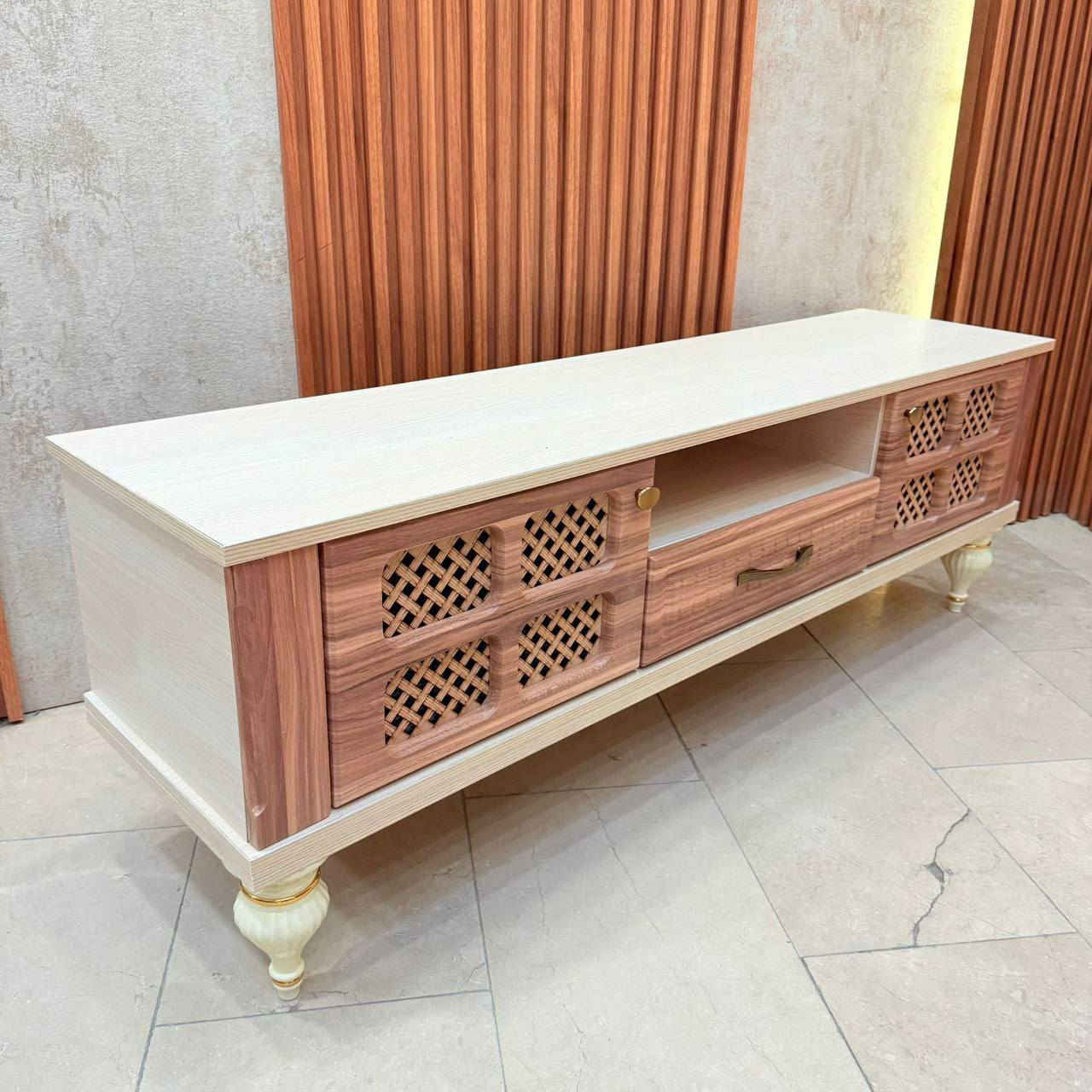 ميز بلازما 140 سم
ارتفاع 50 سم 

عمق 35 سم


**إذا كنت صاحب هذا الإعلان وتريد حذفه لأي سبب، رجاءا أرسل رسالة إلى الدعم الفني**