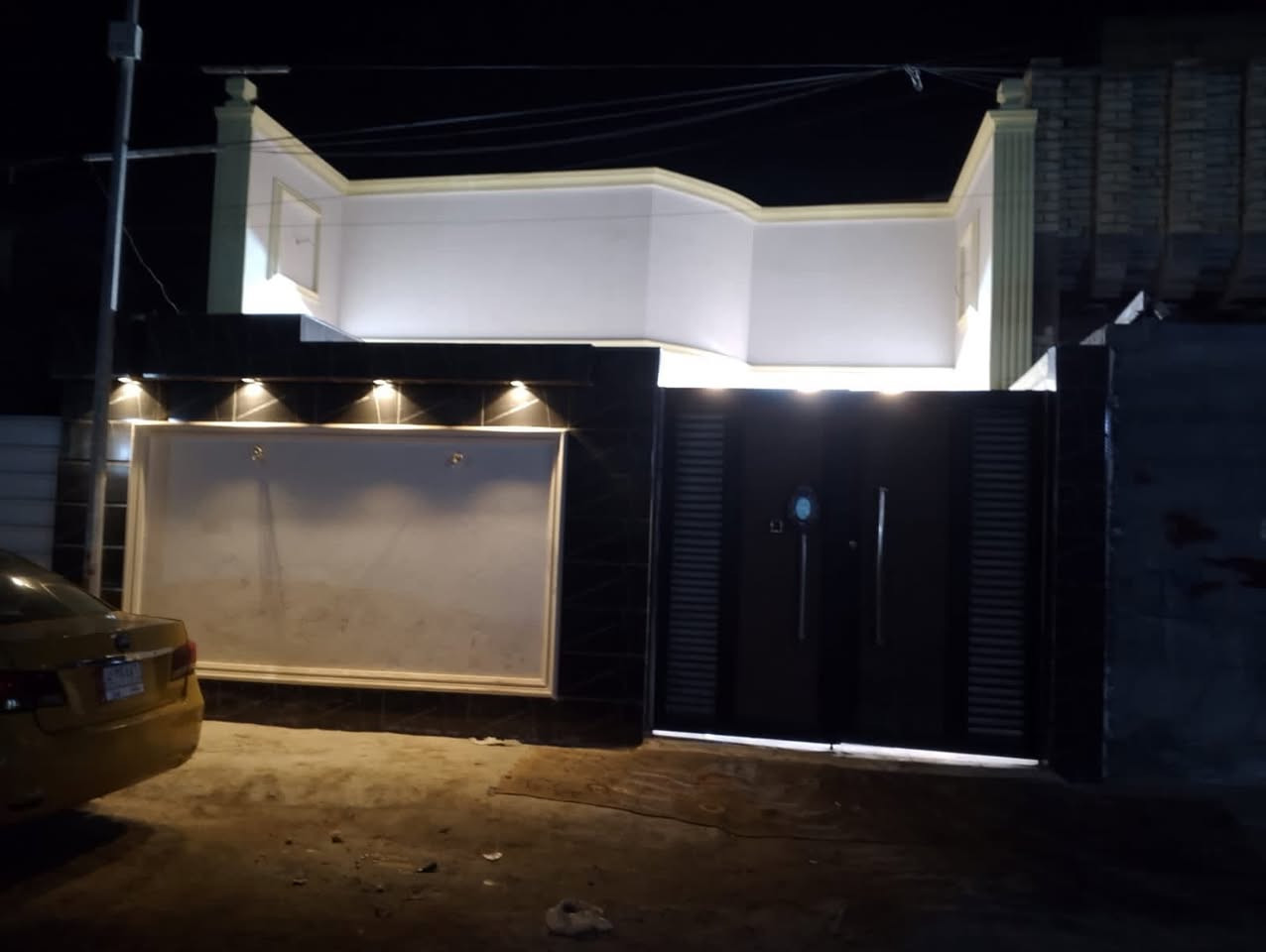 بيت للبيع مساحة 140متر
شارع بيت المري
قريب على الوسط.حي طارق..
اتصل ***********
