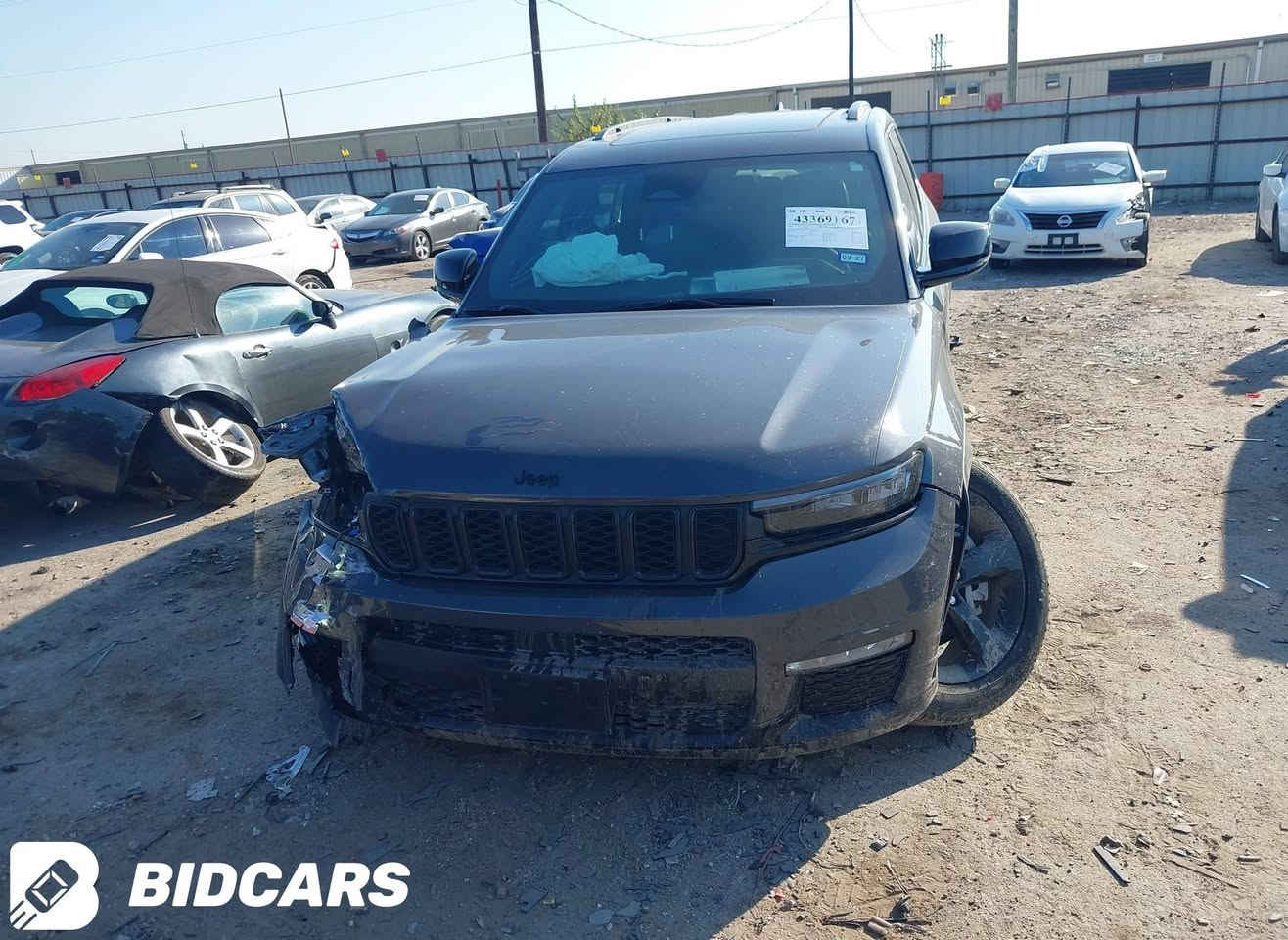 🔥 للبيع Jeep Grand Cherokee L Limited 2025 🔥
سيارة مميزة جداً، داخلة رقم شهداء وتم تصليح الصدر بالكامل بصورة احترافية ونظيفة.
✅ المواصفات:
Limited
محرك 3.6 V6
3 صفوف (نسخة L)
موديل 2025
🔧 النقوصات الحالية فقط:
تحتاج تبديل جاملغ (ماصدة) واحدة
الدعامية تتصلح
الاستفسار التواصل على الرقم ***********

