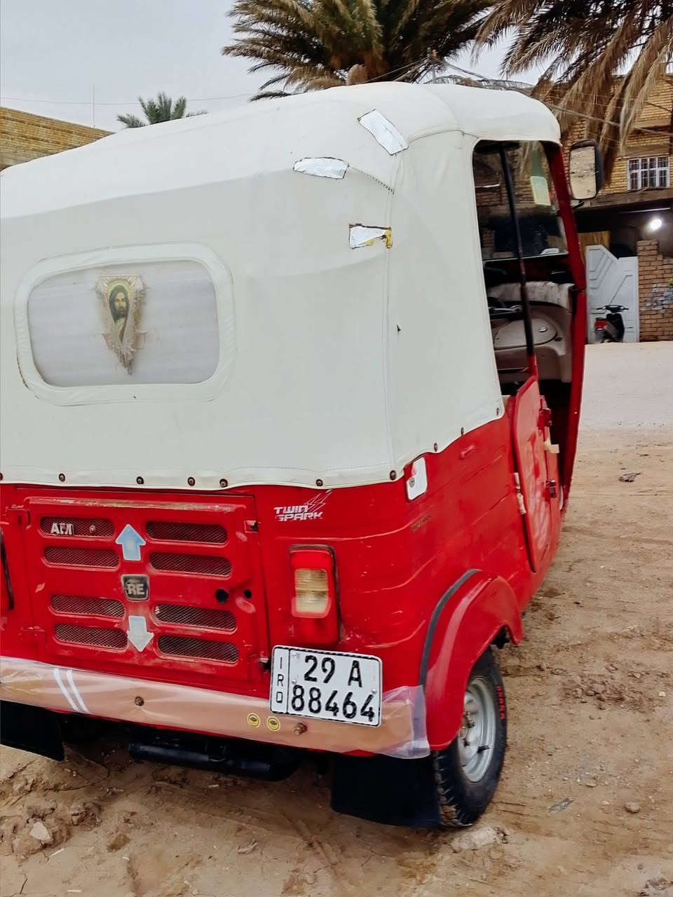 السلام عليكم تكتك للبيع موديل 17 شراي اتصل *********** تكتك نظيفه محرك 20 توني شادهد تخم تا ير جدد كهربائيات كلها شغاله جاهزه للشغل كل نقص ما بيها رقم سنويه باسمنا السعر 4200 وبها مجال
