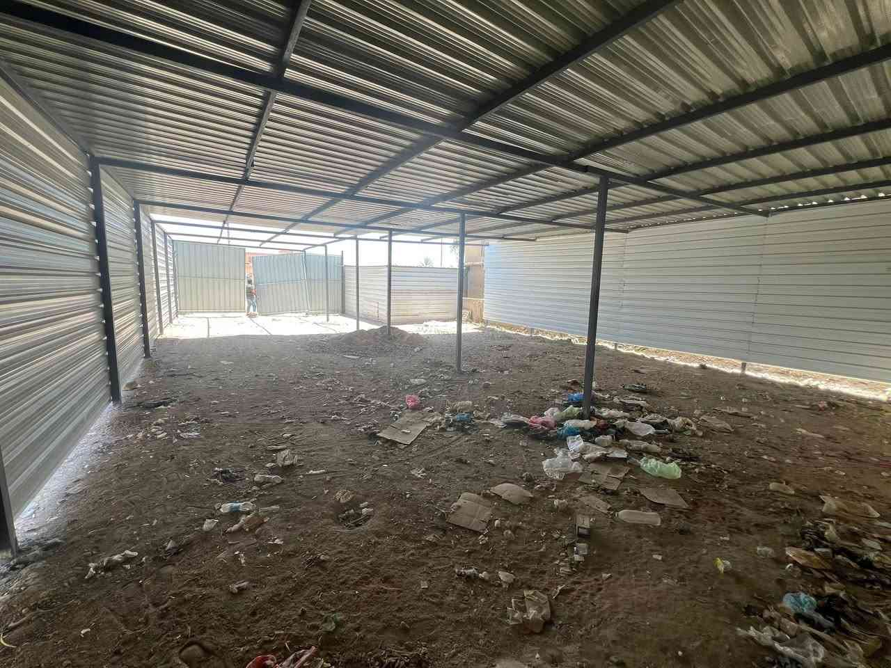 السلام عليكم جملون للبيع المساحه 300 متر  هو والحديد والإيجار مدفوع سنه المكان بابل الحمزه الغربي حي العسكري على الشارع 
للاستفسار الاتصال ***********
