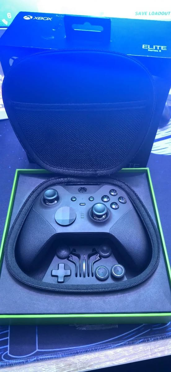 السلام وعليكم 

جوستك Xbox Elite Series 2 للبيع 

مستعمل فقط يومين 

اخو الجديد 

ملحقاته كامله 

سعر الجديد فوك 200 الف 

السعر خلي بل تعاليق اذا تريده


**إذا كنت صاحب هذا الإعلان وتريد حذفه لأي سبب، رجاءا أرسل رسالة إلى الدعم الفني**