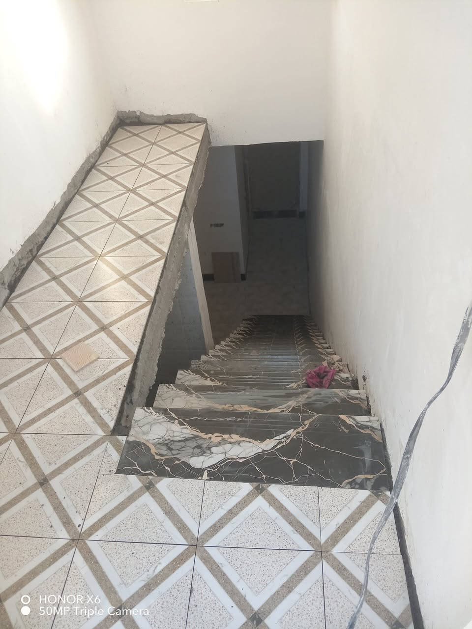 سلام عليكم خلفه تطبيك سيراميك جدران هاذي رقمي *********** متفرغ حالين شتغل على يومي على المتر مكاني سبع البور
