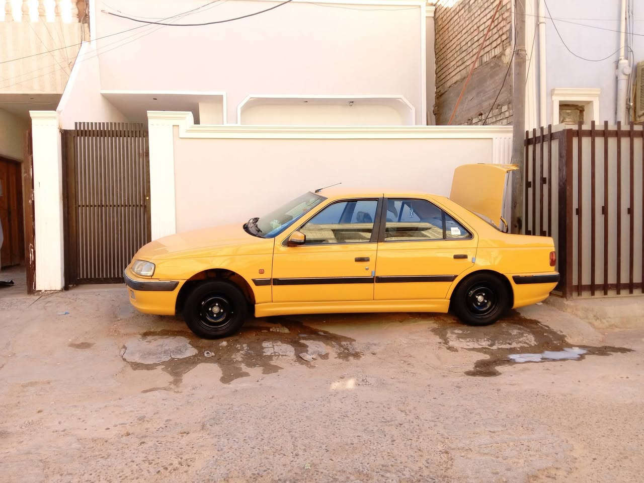 السلام عليكم بيجو بارص 17جديده مكفوله كفاله عامه مكينه كير تبريد جدد تخم تاير جديد بسمي ارقام جدد مصفر من كلشي سنويه 30رقم بغداد انكليزي المكان بياع حي الموصلات رقمي ***********السعر57وبيه مجال
