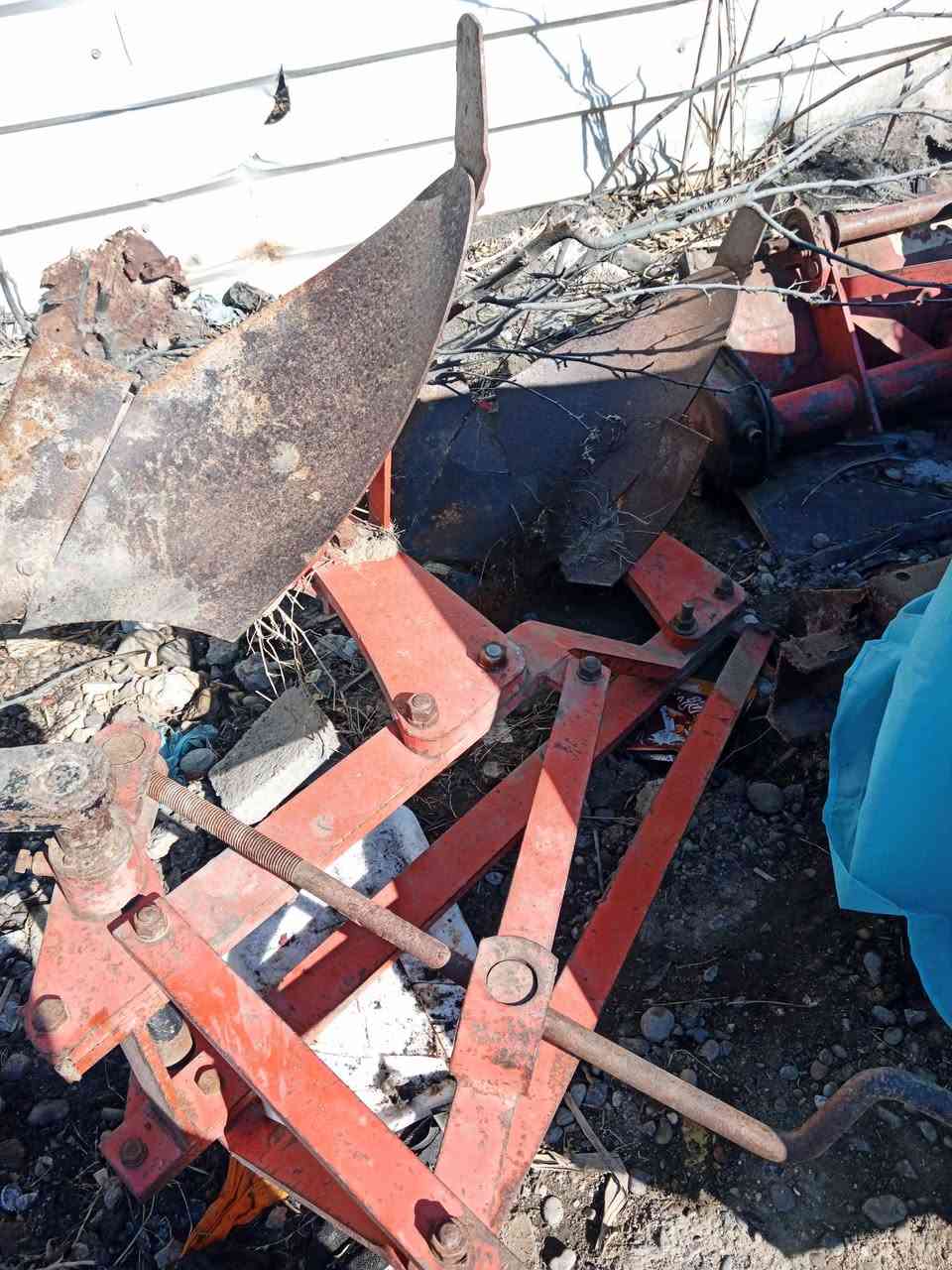 السلام عليكم يوجد دكتر كوبوتا للبيع كامل مكمل وياه عربانه فدان رباشه واليحب يستفسر يدخل خاص لو الاتصال على هاذا الرقم *********** العنوان الشيخ حمد
