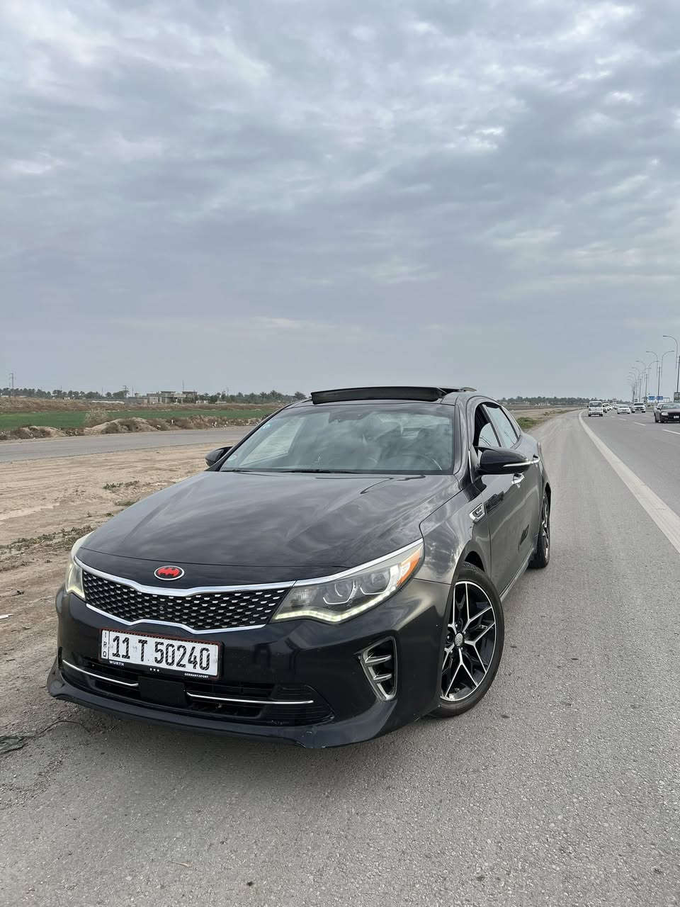 السلام عليكم 
فرصة لا تعوض 🔥 للبيع — كيا أوبتما 2017 SXL (فل أوبشن) 🔥🚗

فرصة مميزة لاقتناء سيارة فخمة ورياضية بنفس الوقت، فئة SXL أعلى فئة بمحرك تيربو قوي وتجهيزات كاملة 👌
🔹 المواصفات:
• محرك 2.0 لتر تيربو بقوة 245 حصان
•كاميرا 360 درجه 
•سقف روز رايز + اناره مخفيه 
• قير أوتوماتيك 6 سرعات
• فتحة سقف بانوراما
• مقاعد جلد فاخر (تبريد + تدفئة)
• تحكم كهربائي بالمقاعد + ذاكرة
• شاشة كبيرة + نظام ملاحة
• كاميرا خلفية + حساسات
• تشغيل بصمة (Smart Key)
• مثبت سرعة ذكي
• نظام صوتي فاخر
• أضواء LED
• جنوط أصلية قياس 18
•وارد امريكي 
🔹 الأمان:
• نظام فرملة طوارئ
• تحذير تصادم أمامي
• تحذير مغادرة المسار
• نظام ثبات إلكتروني
🔹 الحالة:
• السيارة نظيفة جداً
• استخدام شخصي
• جاهزة وما تحتاج أي مصروف
•الممشى (94mil)
💰 السعر: (148$)
📍 الموقع: (محافظة بابل/ الحله)
📞 للتواصل: (***********)

🚨 سيارة فل كامل + تيربو = أداء + راحة + فخامة
