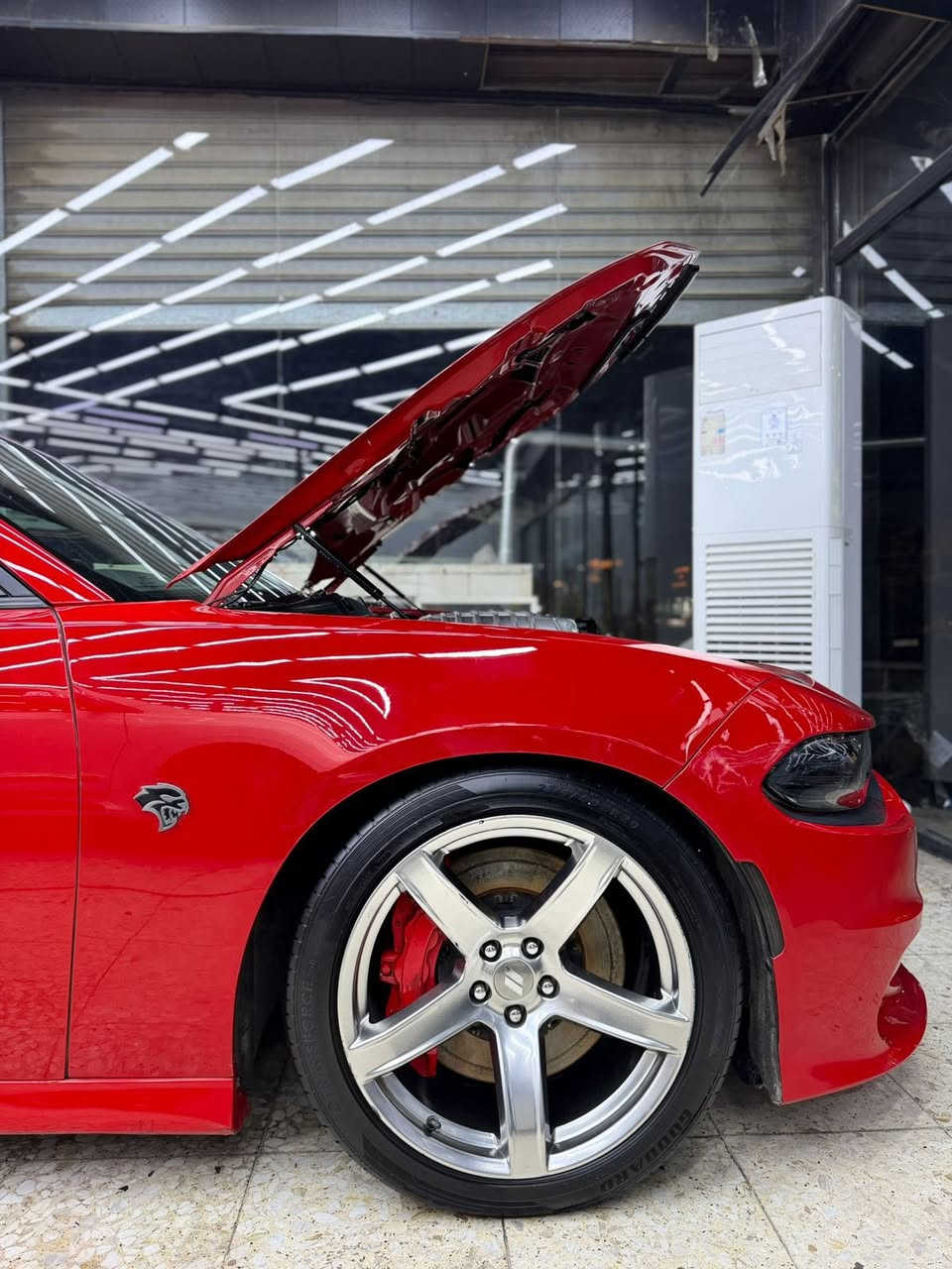 تشارجر 2016 هيلكات رقم بغداد بأسمي 
حادث سياره موضح بلصور 
ادامه كامله مسوي للسياره تخم تاير جديد 
حداديه امامي خلفي جديده اكسل جديد 
دركه Rbm اخر صدار بعد هواي شغلات بيه
مكان السياره بغداد حي الجهاد 
السعر 265$ وبيه مجال
***********
