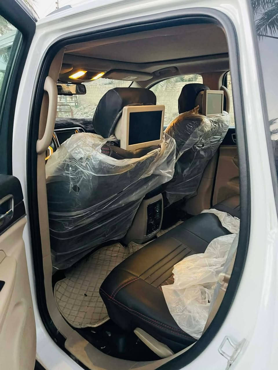 السلام عليكم جيب لاريدو للبيع موديل٢٠١٦ خليجي بدون ضربة ***********
