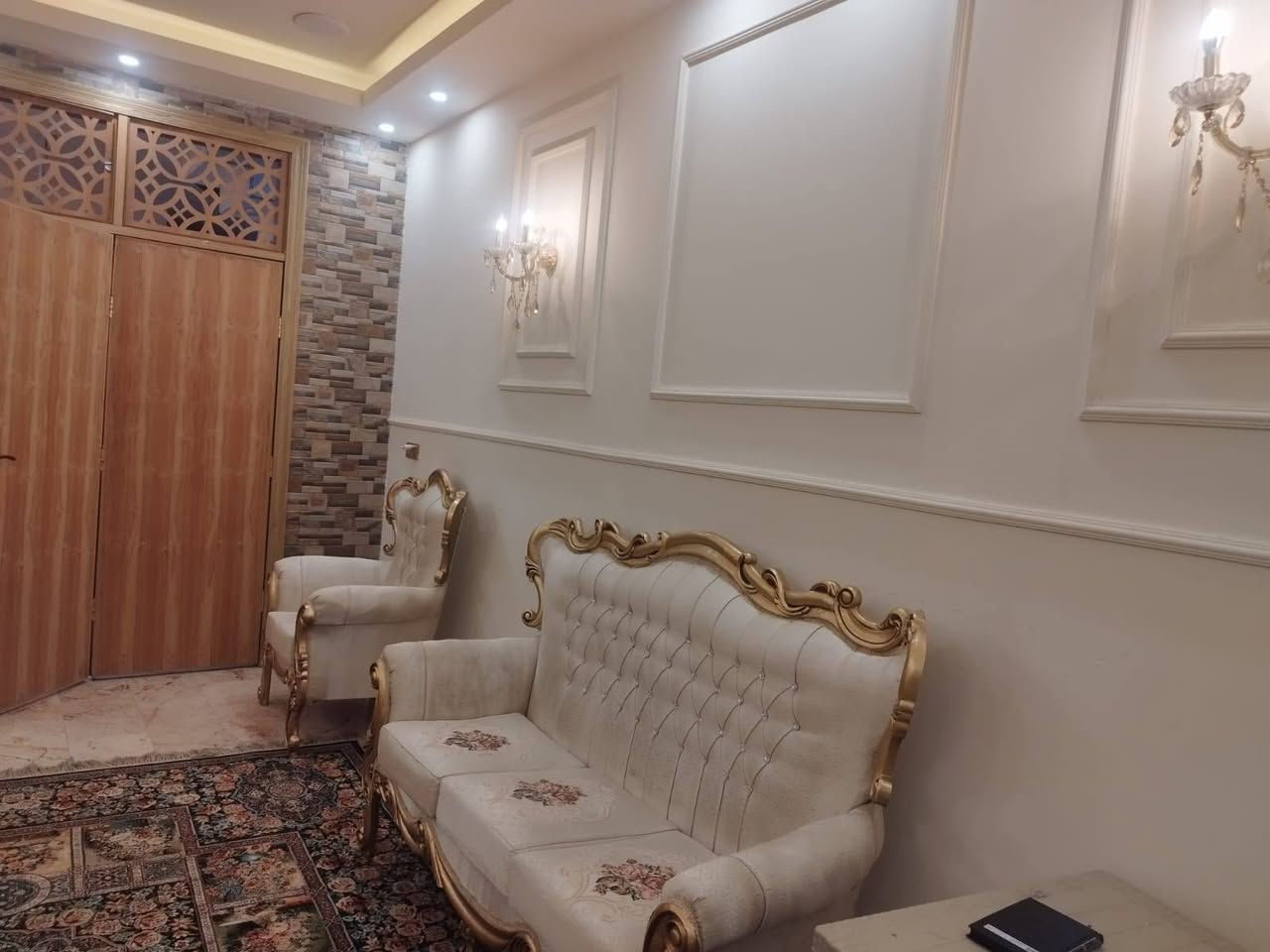 بيت 210م
واجهة 7.5نزال 29م
عرض الشارع 9م
شارع صيدلية زهراء جمال قرب سنتر ليمونة
يبعد 140,متر من الشارع العام 
بناء 2021
غرفة نوم مطبخ هول استقبال صحيات 
الطابق الثاني غرفتين نوم وصحيات وهول 
مخزن ع السطح الاول  4*4سندويج بنل
كراج يأخذ سيارتين وحديقة  العنوان حي الصحه للاستفسار اتصل على الرقم ***********
