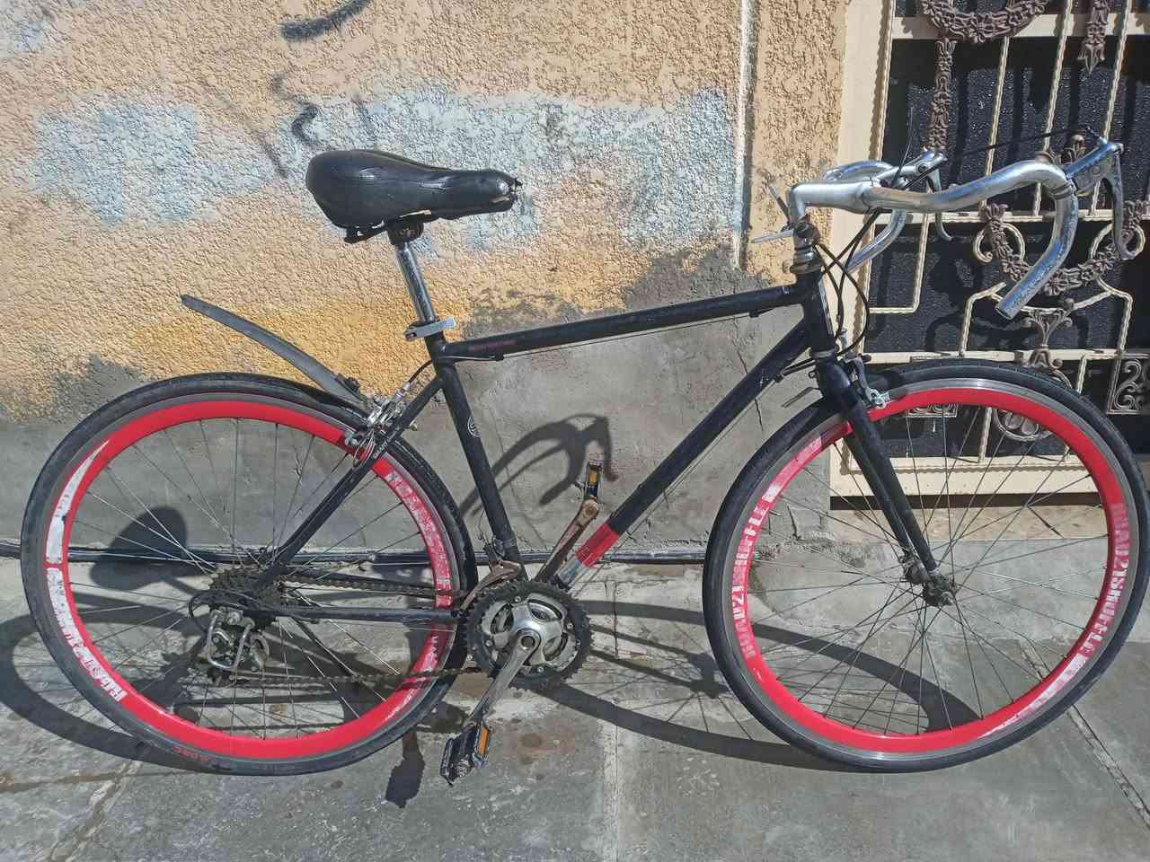 حجمه c700 على ٢٨
تاير رفيع 
المنيوم بلكامل
قياس الفريم s ٥٠cm
مكينه ٧ خلفي و صينيه امامي ٣
كله سيستم شيمانوا
البايك كله على وضع البلاد ممبدل بي اي شي 
سعره ١٠٠ الف
نقصه بس جاملغ امامي 
مكان  بغداد مقابل  دائره مرور الحسينيه مال راشديه 
للتواصل ***********
مراوس حسب القناعه
