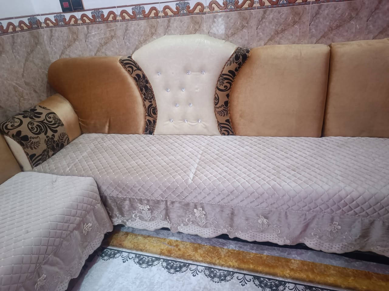 السلام عليكم ديوان ٢٠ مقعد عربي  خشب نظيف كلش تسكام  سميك جدًا وقوي وصلب  يتحمل وزن عالي مناسب للمضايف وللبيوت الكبيره والمفرش ويا و4 طلبات خشبيه هم اريده ب٥٠٠


**إذا كنت صاحب هذا الإعلان وتريد حذفه لأي سبب، رجاءا أرسل رسالة إلى الدعم الفني**