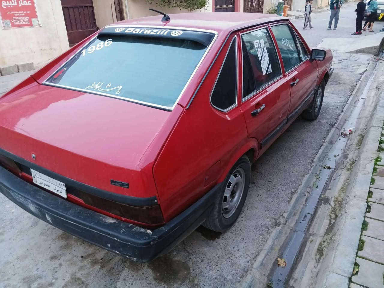 سلام عليكم سيارة برازيلي موديل ٨٦ دفتر بانزين 5 كير سياره جاهزه ونضيفه السعر 26 وبيها مجال للشراي بيع فقط الاستفسار اتصل عل رقم ***********
