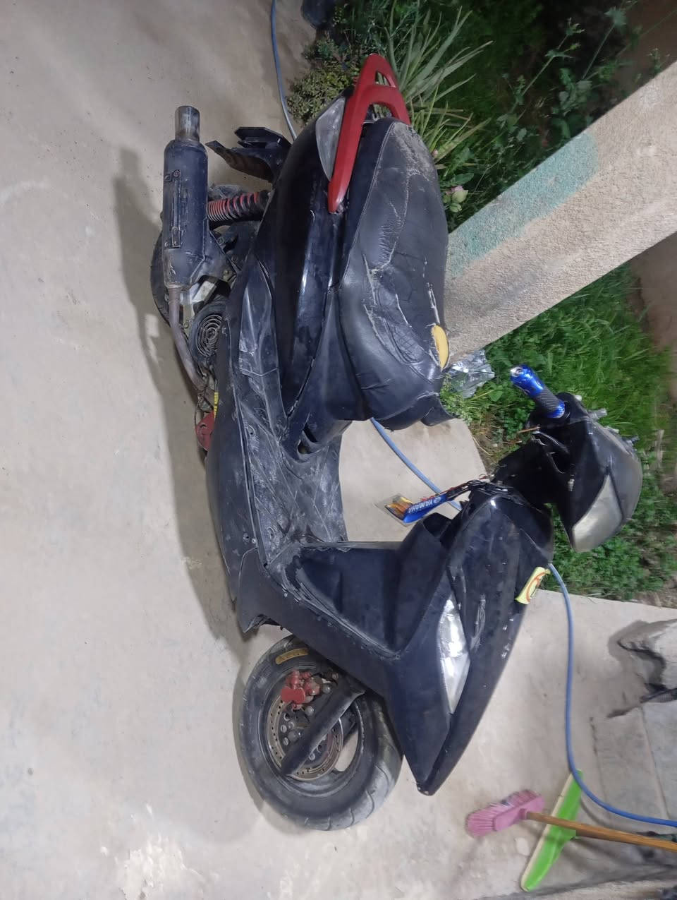 السلام عليكم دراجة ماكس ثعلب 140 دراجة كامله مكملة بس الباتري هابط والكابريتر وصخ دراجة ينرادلها فقط ترتيب بسيط للتواصل ***********
