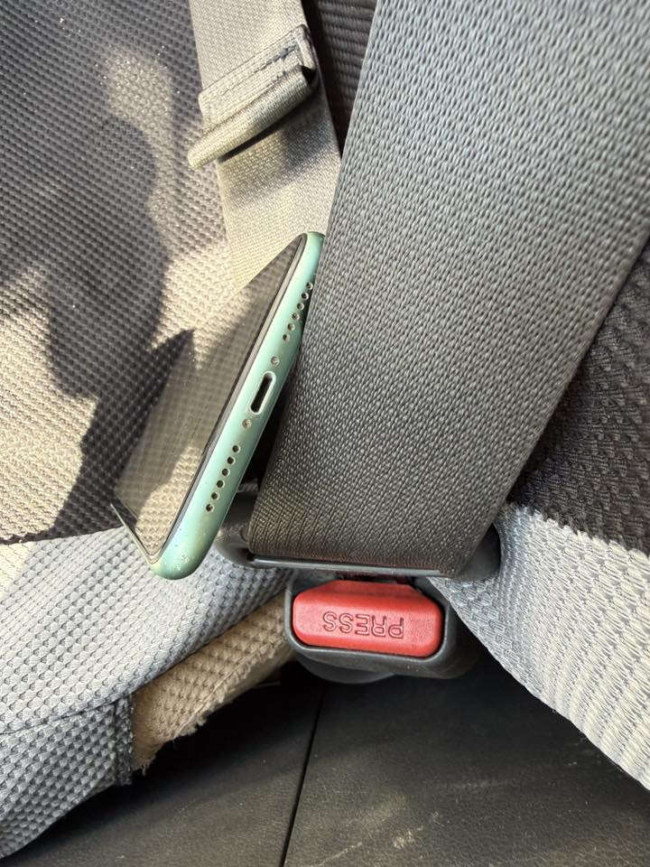 سلام عليكم ايفون 11 عادي ذاكره 128البطاريه 92 مبدل شاشه اصليه جهاز نضيف  السعر 220 بي مجال *********** البيع او مراوس بغداد جميله او شارع فلسطين
