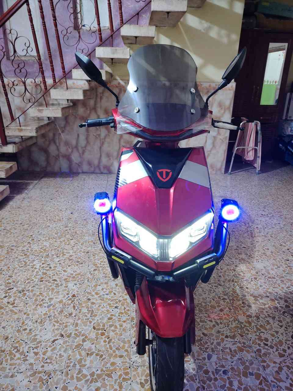 دراجه شحن مواصفات عالميه شركة تايلج محرك 2000 W بطاريه 35 امبير عدد6 بطاريات  تمشيك 70 كيلو حقيقي ضمان سنه
الدراجه فول موصافت  Pباركك  بريكات دهن امامي خلقي ام بي ثري مع بلاتوث اتصال منفذ شحن
جهاز انذار سرقه  وبيها بعد موصفات اهوي
 عدد بصمات 2 وكارت تشغبل 2 تشغيل عن بعد
 سرعه  60 3 نمر
 حمايه من جميع الجهات مدرعه + جنطه
قبل شهر من اشتريتها مطالع بيها الله شاهد ماخذها 1250 وكيلها حي الحسين
السعر مليون قفل التفيده يتصل ***********
