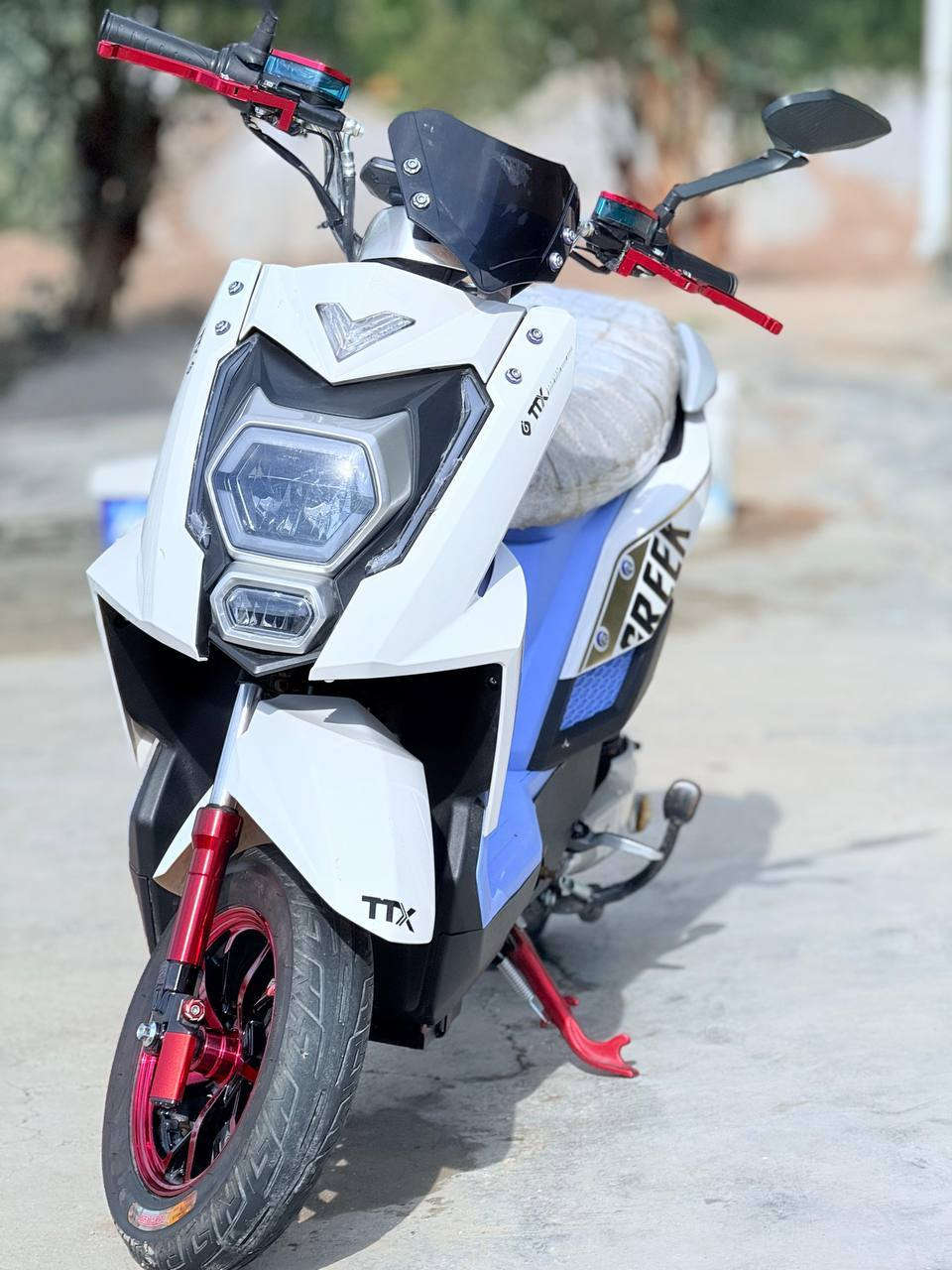 دراجة سكنس رياضي جبلي شحن
الدراجة مكفولة من كلشي وصارلها شهر من طلعتها من الوكيل 
الدراجة 5 باتري وينلي الاصلي ضمان سنة من الوكيل 
ملف 2000 نحاس مقاوم للماء 
لايت لد نهاري 
لايت زنون عالي ناصي 
الدراجة مزودة كفرات وعنابير وفجوج كلها من شركة Greek
دبل عمبار 
بريك خلفي امامي فج مو بنز 
الدراجة تمشيك بتفويلة الشحن مالتها 55km حقيقي
سرعتها بالشاشة 99
الحقيقي 60 
الدراجة مابيها اي نقص كاملة مكملة 
عنوان بابل جبلة
سعره خاص  للشراي فقط 
رقم التلفون ***********
